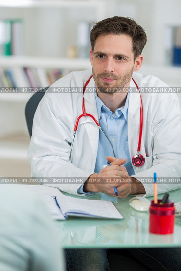 handsome young doctor at work in his office. Стоковое фото, агентство Ingram Publishing / Фотобанк Лори