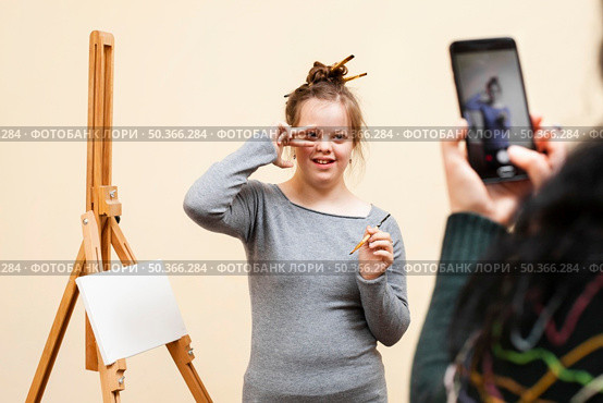 happy girl with down syndrome posing. Стоковое фото, агентство Ingram Publishing / Фотобанк Лори