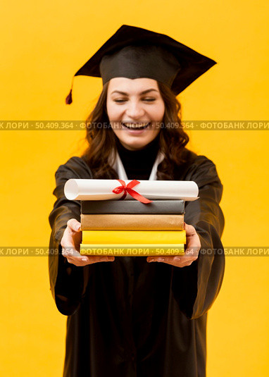 happy graduate student with diploma. Стоковое фото, агентство Ingram Publishing / Фотобанк Лори