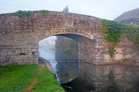 Hazelhatch Bridge, Celbridge, Co Kildare, Ireland. Стоковое фото, фотограф Татьяна Кахилл / Фотобанк Лори