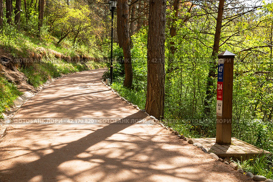 Health path station in Kislovodsk National Park (2022 год). Редакционное фото, фотограф Юлия Бабкина / Фотобанк Лори