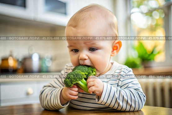 Healthy baby food. The first meal. Feeding the baby. A cute kid tastes broccoli. Fresh vegetables and fruits. Стоковое AI-изображение, AI-художник Photojuli / Фотобанк Лори
