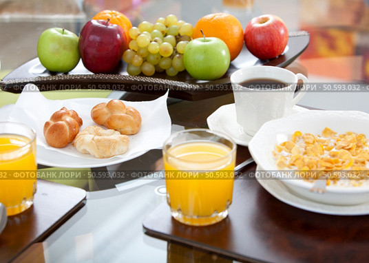 Healthy breakfast displayed on the dinning room. Стоковое фото, агентство Ingram Publishing / Фотобанк Лори