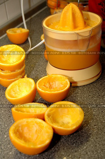 healthy drink juice vitamins oranges. Стоковое фото, фотограф Gelena Schulze / Smarterpix / Фотобанк Лори