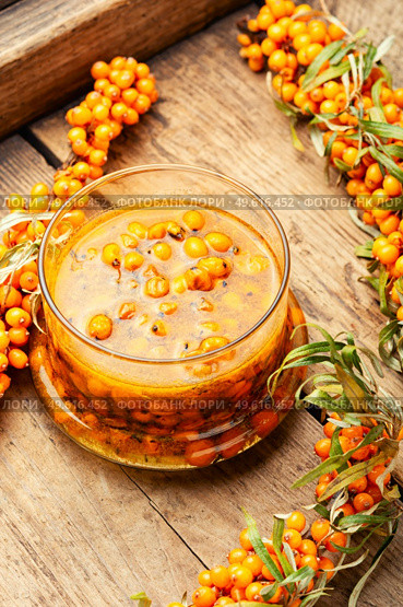Healthy sea buckthorn jam. Homemade berry jam on an old wooden table. Autumn sea buckthorn jam. Стоковое фото, агентство Ingram Publishing / Фотобанк Лори