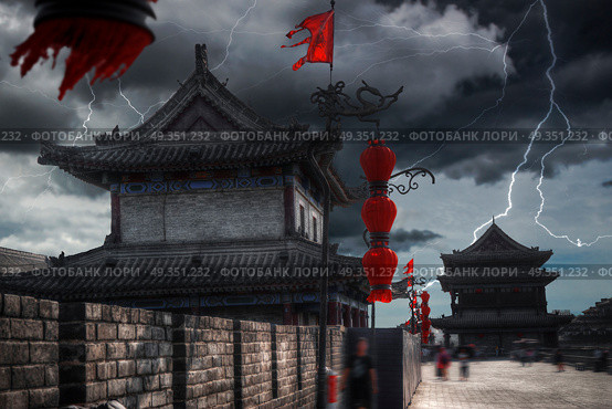 Heavy thunderstorm with lightning. Xian city wall. . Heavy thunderstorm with lightning. . Стоковое фото, агентство Ingram Publishing / Фотобанк Лори