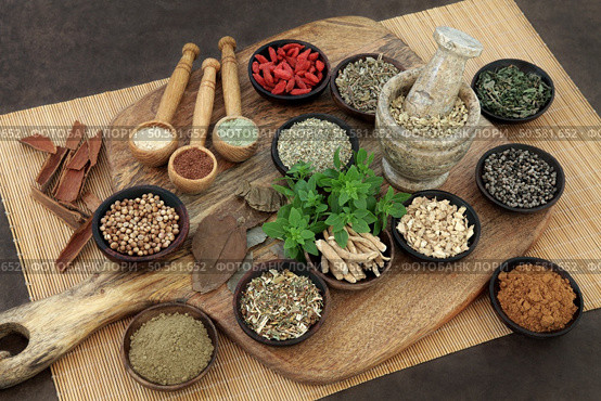 Herb and spice health food selection for men in wooden bowls and spoons. Used in natural alternative herbal medicine. Стоковое фото, агентство Ingram Publishing / Фотобанк Лори