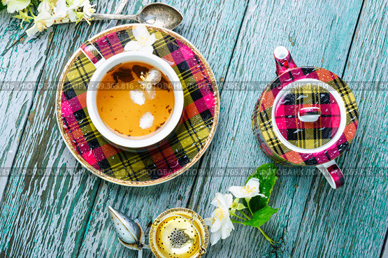 Herbal tea with jasmine. Teacup with tea from jasmine flowers.Green tea. Стоковое фото, агентство Ingram Publishing / Фотобанк Лори