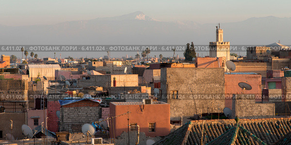 High angle view of buildings in a city, Medina, Marrakesh, Morocco (2012 год). Стоковое фото, агентство Ingram Publishing / Фотобанк Лори
