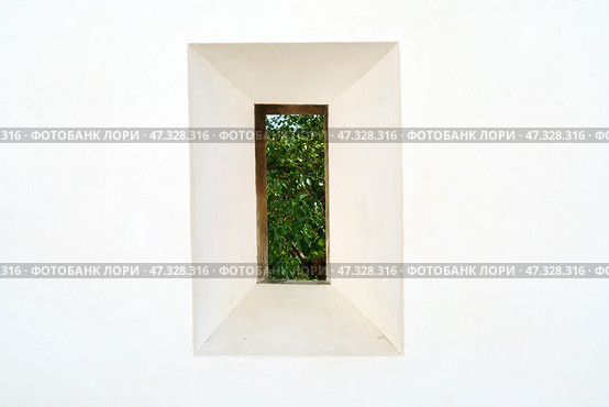 Himeji, Japan - Sep 24 2024, a close-up view of loophole in a form of rectangle through which foliage of trees is visible, fortress wall of Himeji Castle, White Heron Castle, at daytime, Himeji, Japan. Стоковое фото, фотограф Сергей Богомяко / Фотобанк Лори