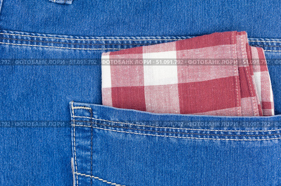 Хлопчатобумажный носовой платок в кармане новых синих джинсов. Cotton handkerchief in new blue jeans pocket. Стоковое фото, фотограф Татьяна Д / Фотобанк Лори
