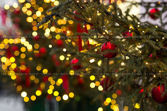 Holiday toys on the Christmas tree. Beautiful Christmas background. Concept of preparing decorations and furnishings for the New Year 2026. Стоковое фото, фотограф Photojuli / Фотобанк Лори