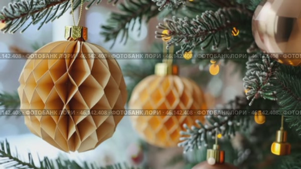 Honeycomb Paper Ornaments Hanging on a Christmas Tree. Paper Christmas Handmade foldable decor. Winter Creativity Crafts. Trendy Eco DIY. Modern Decoration. Boho Design. Structural 3d Origami Toy. Стоковое AI-видео, аниматор Марина Демидюк / Фотобанк Лори