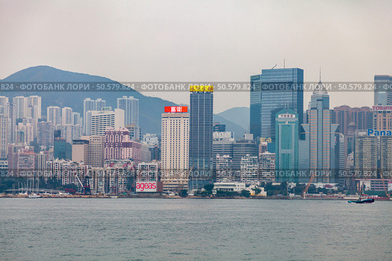 Hong Kong Cityscape View of Victoria Harbour on a Cloudy Day (2024 год). Редакционное фото, фотограф Aleksandr Golubev / Фотобанк Лори