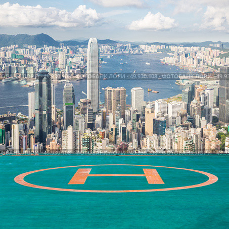 Hong Kong Skyline from Victoria Peak with helipad. Стоковое фото, агентство Ingram Publishing / Фотобанк Лори