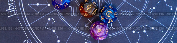 Horoscope zodiac circle with divination dice, top view. Fortune telling and astrology predictions concept, magic rituals and exoteric experience. Zodiac horoscope with divination dice. Стоковое фото, агентство Ingram Publishing / Фотобанк Лори