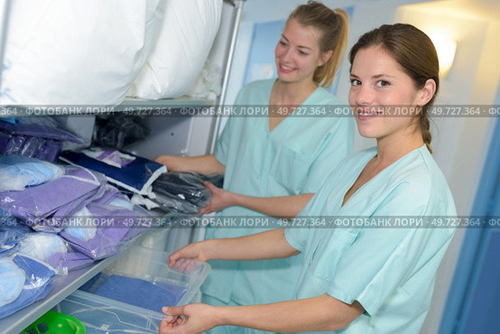 hospital laundry workers. Стоковое фото, агентство Ingram Publishing / Фотобанк Лори