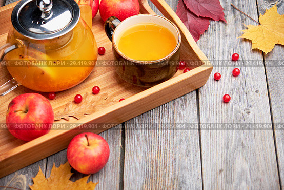 Hot sea buckthorn tea drink with apples. Hot autumn beverage. Стоковое фото, фотограф Евгений Глазунов / Фотобанк Лори