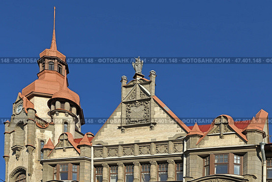 House of city institutions (1904-1906) on corner of Sadovaya Street and Voznesensky Avenue. Saint Petersburg, Russia. Fragment with owl, which symbolizes wisdom and prudence (2024 год). Стоковое фото, фотограф Валерия Попова / Фотобанк Лори