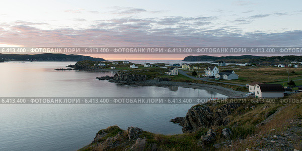 Houses along the coast, Twillingate, South Twillingate Island, Newfoundland And Labrador, Canada (2013 год). Стоковое фото, агентство Ingram Publishing / Фотобанк Лори