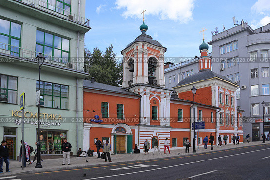 Храм Николая Чудотворца, что в Клённиках, Москва, ул. Маросейка, 5 (2014 год). Редакционное фото, фотограф Алексей Гусев / Фотобанк Лори