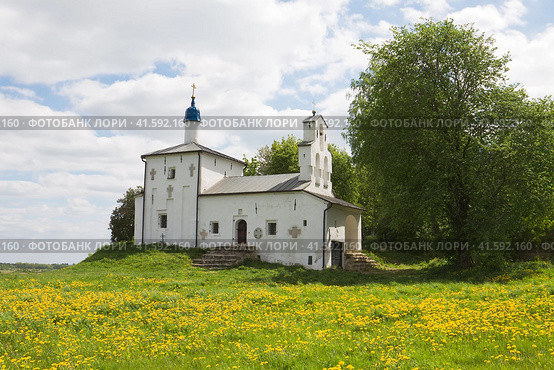 Храм Николая Чудотворца на Труворовом городище. Псковская область (2015 год). Редакционное фото, фотограф Солодовникова Елена / Фотобанк Лори