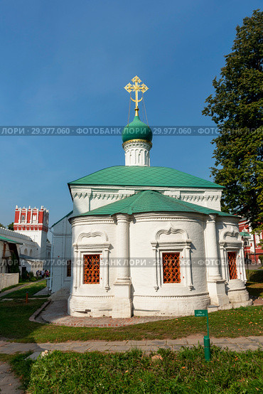 Храм святителя Амвросия Медиоланского. Новодевичий Богородице-Смоленский монастырь. Москва (2018 год). Стоковое фото, фотограф Александр Щепин / Фотобанк Лори