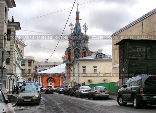 Храм святителя Григория, епископа Неокесарийского в Дербицах. Улица Большая Полянка, 29а. Район Якиманка. Город Москва. Россия (2009 год). Редакционное фото, фотограф lana1501 / Фотобанк Лори
