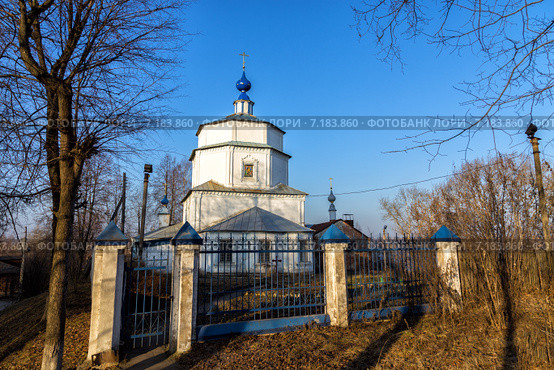 Храм Успения Пресвятой Богородицы в осеннем городе Кинешма. Россия (2014 год). Редакционное фото, фотограф Сергей Лаврентьев / Фотобанк Лори
