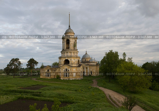 Храм в городе Старица, Тверская область (2012 год). Стоковое фото, фотограф Валерий Пчелинцев / Фотобанк Лори