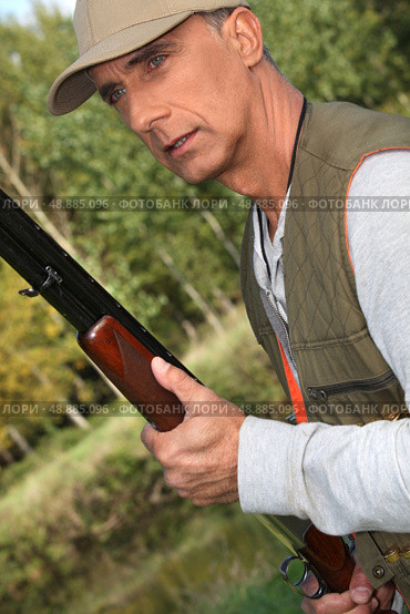 Hunter with a shotgun. Стоковое фото, агентство Ingram Publishing / Фотобанк Лори