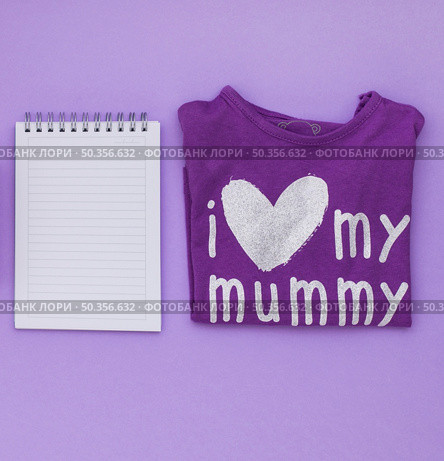 i love my mummy inscription t shirt with notepad. Стоковое фото, агентство Ingram Publishing / Фотобанк Лори