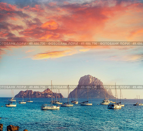 Ibiza cala d Hort with Es Vedra islet sunset in Sant Josep of Balearic Islands. Стоковое фото, агентство Ingram Publishing / Фотобанк Лори