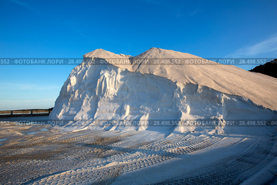 Ibiza ses Salines saltworks white salt mountain in Sant Josep. Стоковое фото, фотограф Tono Balaguer / Ingram Publishing / Фотобанк Лори