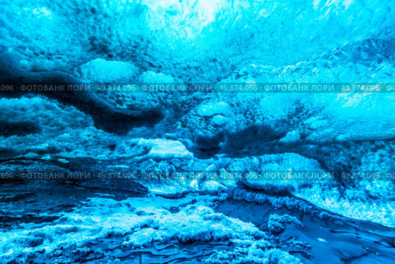 Ice Cave at Vatnajokull Glacier Jokulsarlon Iceland. Стоковое фото, агентство Ingram Publishing / Фотобанк Лори