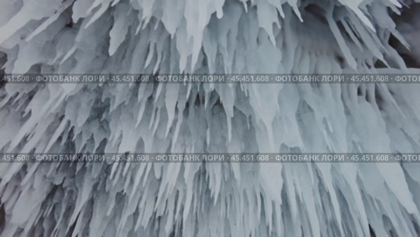 Ice cave on Baikal lake in winter. Стоковое видео, видеограф Михаил Коханчиков / Фотобанк Лори