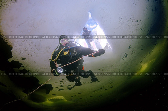 Ice diving in Russian Arctic (2009 год). Редакционное фото, фотограф Некрасов Андрей / Фотобанк Лори