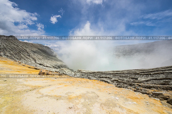 Ijen volcano in East Java, Indonesia (2018 год). Стоковое фото, фотограф Юлия Белоусова / Фотобанк Лори