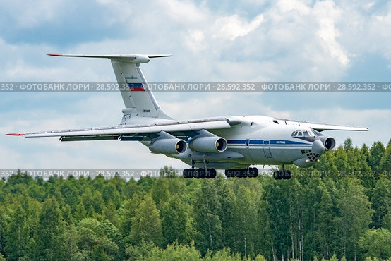 Ил-76МД (бортовой RF-78809) на посадке, аэродром Мигалово, Тверь (2018 год). Редакционное фото, фотограф Alexei Tavix / Фотобанк Лори