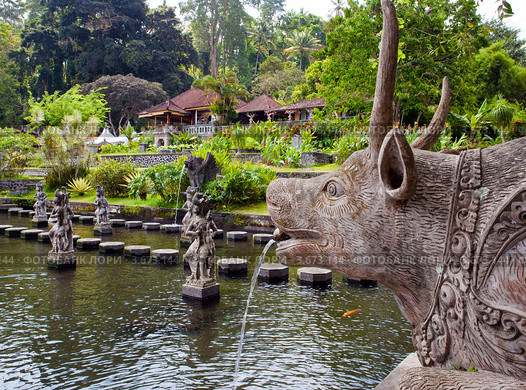 Императорские купальни Тирта Ганга (Taman Tirta Gangga) Бали, Индонезия (2009 год). Стоковое фото, фотограф Куликов Константин / Фотобанк Лори