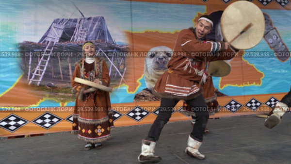 Incendiary dance of indigenous inhabitants of Kamchatka with tambourine (2018 год). Редакционное видео, видеограф А. А. Пирагис / Фотобанк Лори