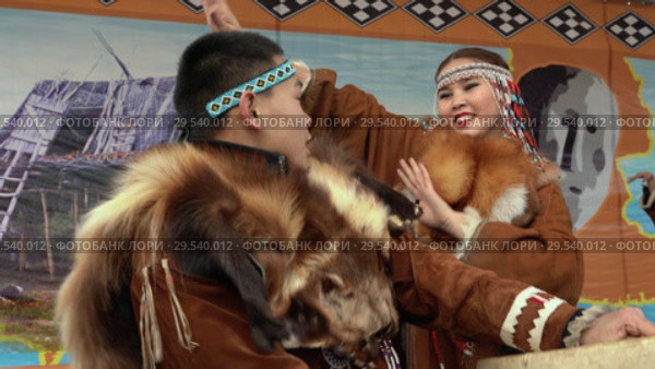 Incendiary dance of indigenous inhabitants of Kamchatka with tambourine (2018 год). Редакционное видео, видеограф А. А. Пирагис / Фотобанк Лори