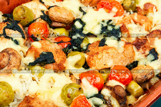 Indian food, turkey meat over basmati rice. Healthy diet menu for lunch. Close up.. Grilled turkey breast and rice. Стоковое фото, агентство Ingram Publishing / Фотобанк Лори