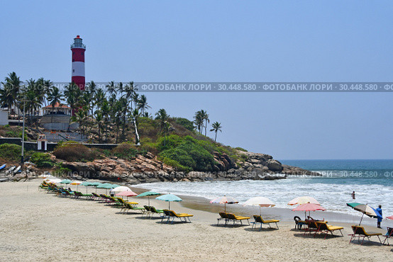 Индия. Пляж Ковалам (Kovalam) в Керале. Участок у маяка (2019 год). Стоковое фото, фотограф Овчинникова Ирина / Фотобанк Лори