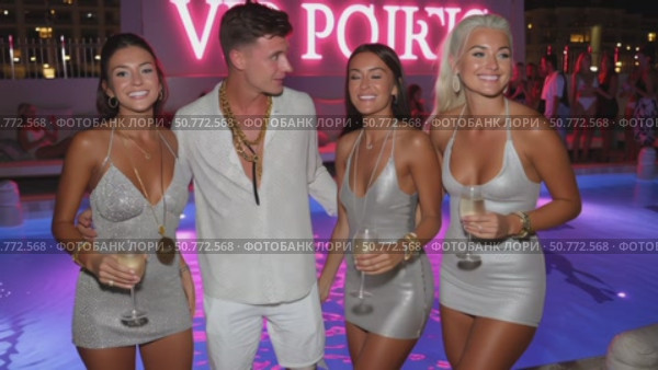 Influencers posing for photo at exclusive pool party. Стоковое AI-видео, аниматор Юрий Поздников / Фотобанк Лори