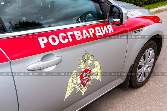 Inscription "Rosgvardia" and emblem of the troops of the National Guard of the Russian Federation on the board of car. Стоковое фото, фотограф FotograFF / Фотобанк Лори