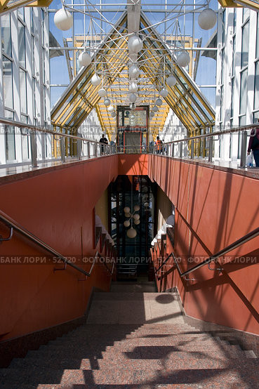 Интерьер пешеходного моста Богдана Хмельницкого (2007 год). Стоковое фото, фотограф Юрий Синицын / Фотобанк Лори