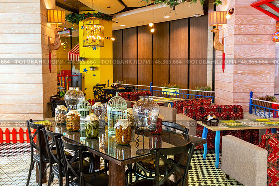 Interior of a cozy restaurant in oriental style (2023 год). Редакционное фото, фотограф Евгений Ткачёв / Фотобанк Лори