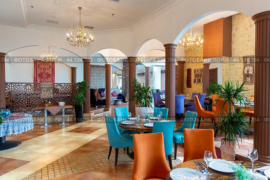 Interior of a fashionable modern azerbaijani restaurant (2023 год). Редакционное фото, фотограф Евгений Ткачёв / Фотобанк Лори