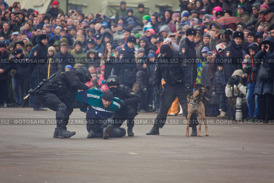 Interpolitex-2015. Демонстрационный показ бойцов спецназа ФСКН. Редакционное фото, фотограф Julia Shepeleva / Фотобанк Лори